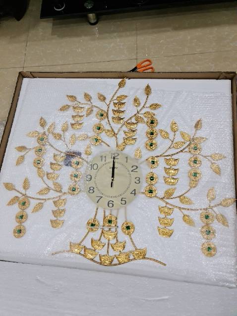 Đồng hồ quá đẹp. Treo lên nhìn rất ưng mắt vào sang trọng. Shop tư vấn nhiệt tình giúp mình biết cách lắp. Giao hàng siêu nhanh