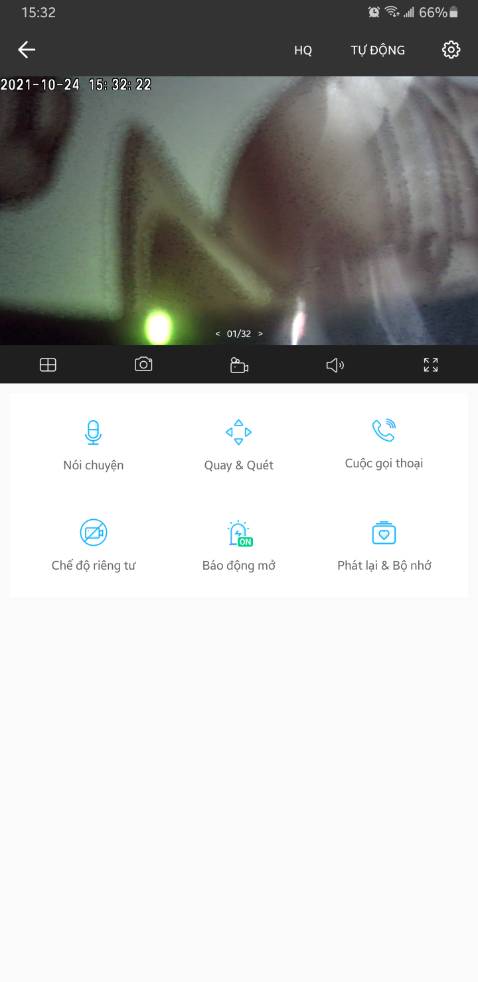 Sau 2 ngày sử dụng và trước đó mình đã có sử dụng con Xiaomi 360 1080. Mình sẽ đánh giá một số điểm mạng và yếu như sau:
Điểm mạnh:
1. Có chức năng thông báo khi phát hiện chuyển động, loa đủ nghe dùng trong nhà thôi hoặc trước sân (đối với những nhà mặt tiền quốc lộ xe cộ chạy nhiều thì lắp ngoài trời âm thanh cảnh báo sẽ khó nghe) (Xiaomi không có)
2. Có chức năng lưu lại vị trí muốn di chuyển camera không phải di chuyển thủ công (Xiaomi không có)
3. Hai bên ống kính camera có 4 đèn hồng ngoại khi dùng ở chế độ ban đêm và mắt người hoàn toàn thấy được. Trên xiaomi thì có 6 đèn, mắt người không nhìn thấy khi dùng camera điện thoại chụp mới thấy. Mọi người xem thêm ảnh.
4. Giao diện dễ sử dụng tiện lợi hơn rất nhiều so với Mi home.

ĐIỂM YẾU:
1. Độ delay hơi cao khi di chuyển camera. Ảnh hưởng đến việc xem lại video đã lưu trên thẻ nhớ với tốc độ nhanh.

Khác:
1. Về độ to thì có nhỉn hơn 1 chút xíu so với Xiaomi 1080 thôi.
2. Sử dụng cục sạc tặng kèm công suất 5.4W (9V - 0.6A)

ĐIỂM ĐÁNG TIỀN:
Có thông báo khi phát hiện chuyển động (báo động bằng âm thanh tại camera). Trong Xiaomi thì chỉ có thông báo đẩy về điện thoại.

Mình hi vọng mọi người cũng có thói quen đánh giá chi tiết như vậy cho người khác có thể kham khảo.

Có thời gian mình sẽ đánh giá kỹ hơn bằng video clip và chèn vào bên dưới