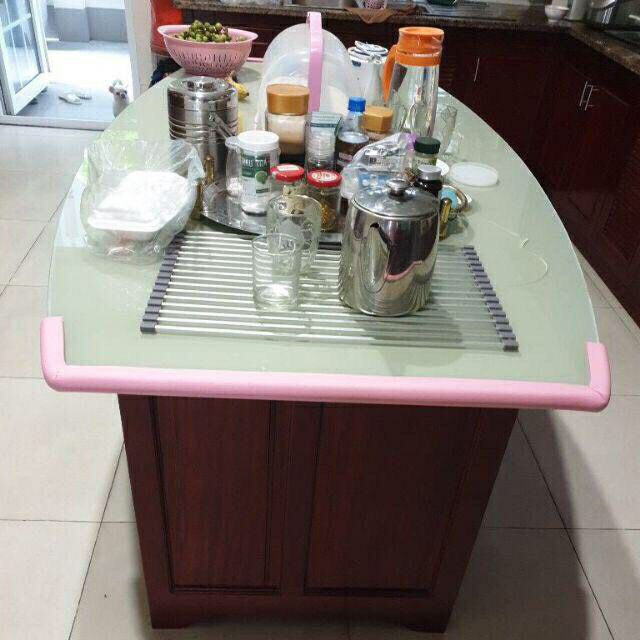 Trước mắt thì sản phẩm khá tốt vì bé nhỏ chưa bóc ra được. Sản phẩm chuyên dùng cho nhà có trẻ con. Trước mắt thì sản phẩm khá tốt vì bé nhỏ chưa bóc ra được. Sản phẩm chuyên dùng cho nhà có trẻ con.