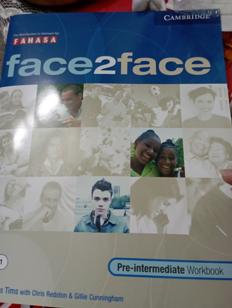 sách được bọc rất kĩ, có bọc xốp tránh trầy xướt sách, giao hàng lại nhanh.