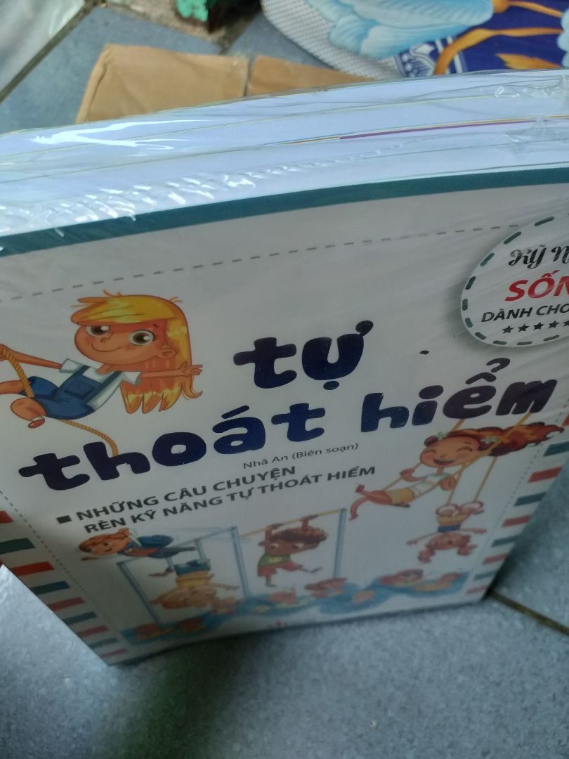 Sách mới, giấy đẹp, đóng gói cẩn thận, shiper giao hàng nhiệt tình. Rất hài lòng, sẽ ủng hộ tiếp khi có nhu cầu