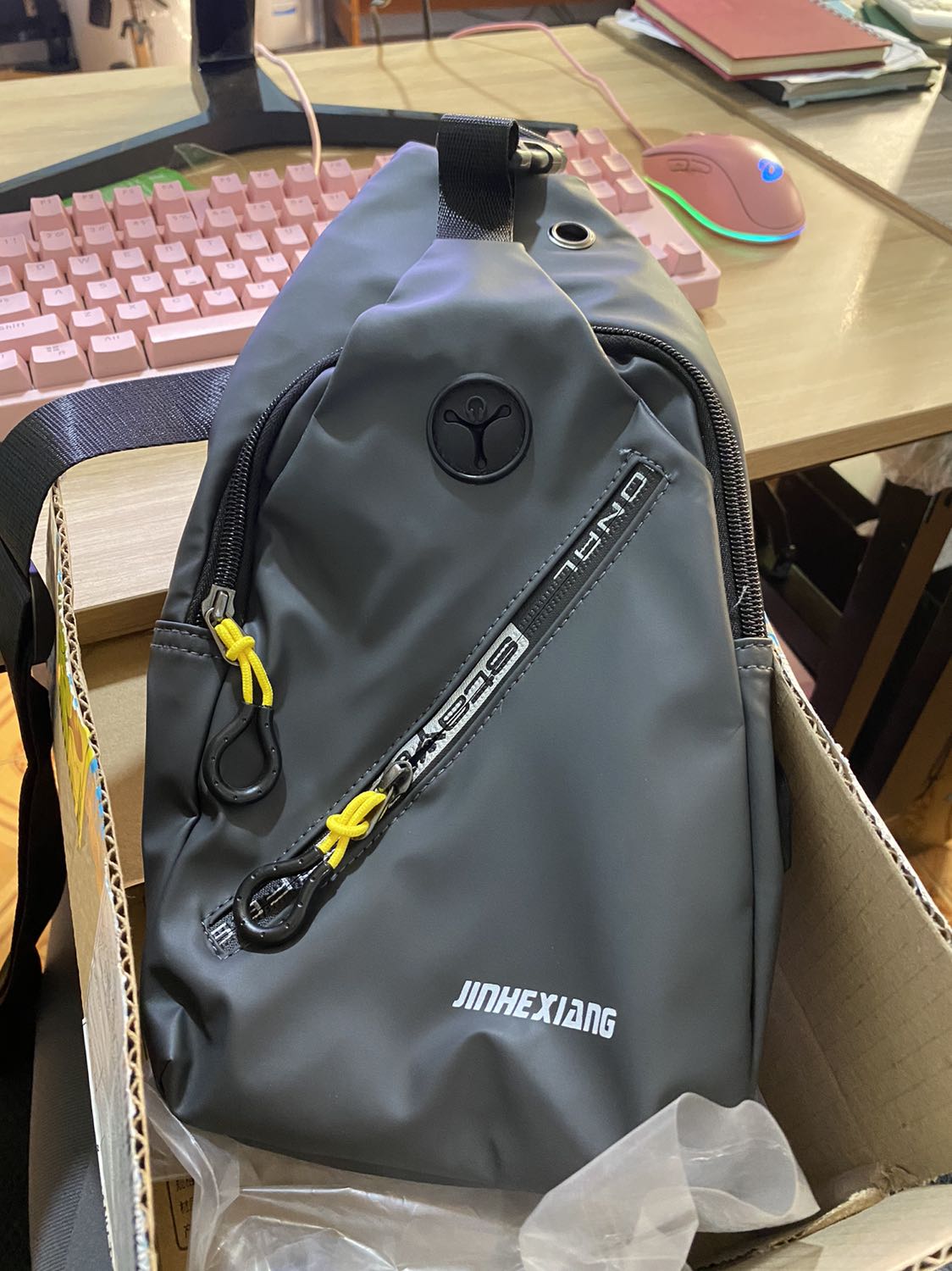 Mua cho chồng đeo, chồng mình nói đẹp, đáng tiền