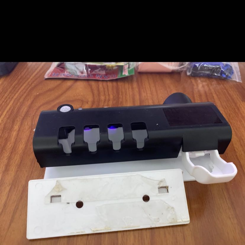 Ngày thứ nhất ok, ngày thứ hai rời rã, ngay cả hàng khá nhẹ, dù tường gạch lẫn gương,…
Những ngày sau chỉ cần 30 phút đã chia tay dứt khoát. 
Hộp treo kem đánh răng và bàn chải chưa đưa vào sử dụng khoảng 180g.