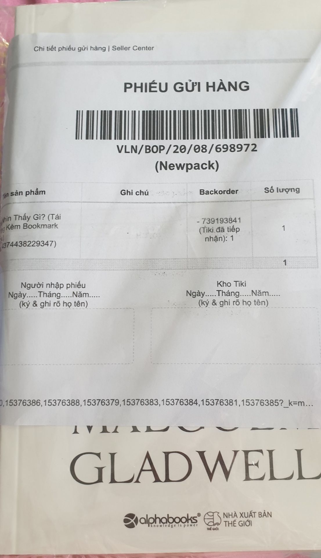 mua vì có kèm bookmark nhưng gửi hàng kèm theo thì không có?