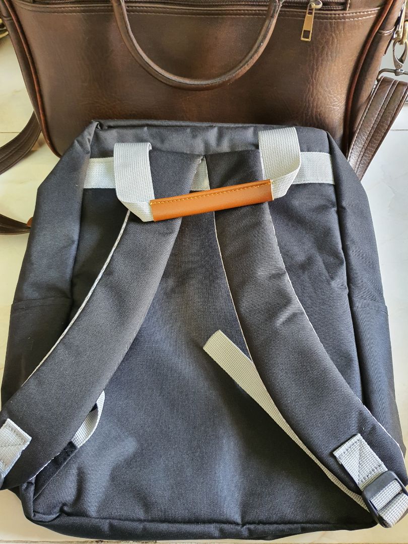 Tiki giao hàng nhanh, gói hàng đẹp chắc chắn. Hàng đúng mẫu, đẹp, vừa tầm giá. Bật mí: Hình cuối, có bàn ủi Lock&Lock và cả đế bàn ủi cũng mua trên Tiki đó. Tất cả đều làm tôi hà lòng