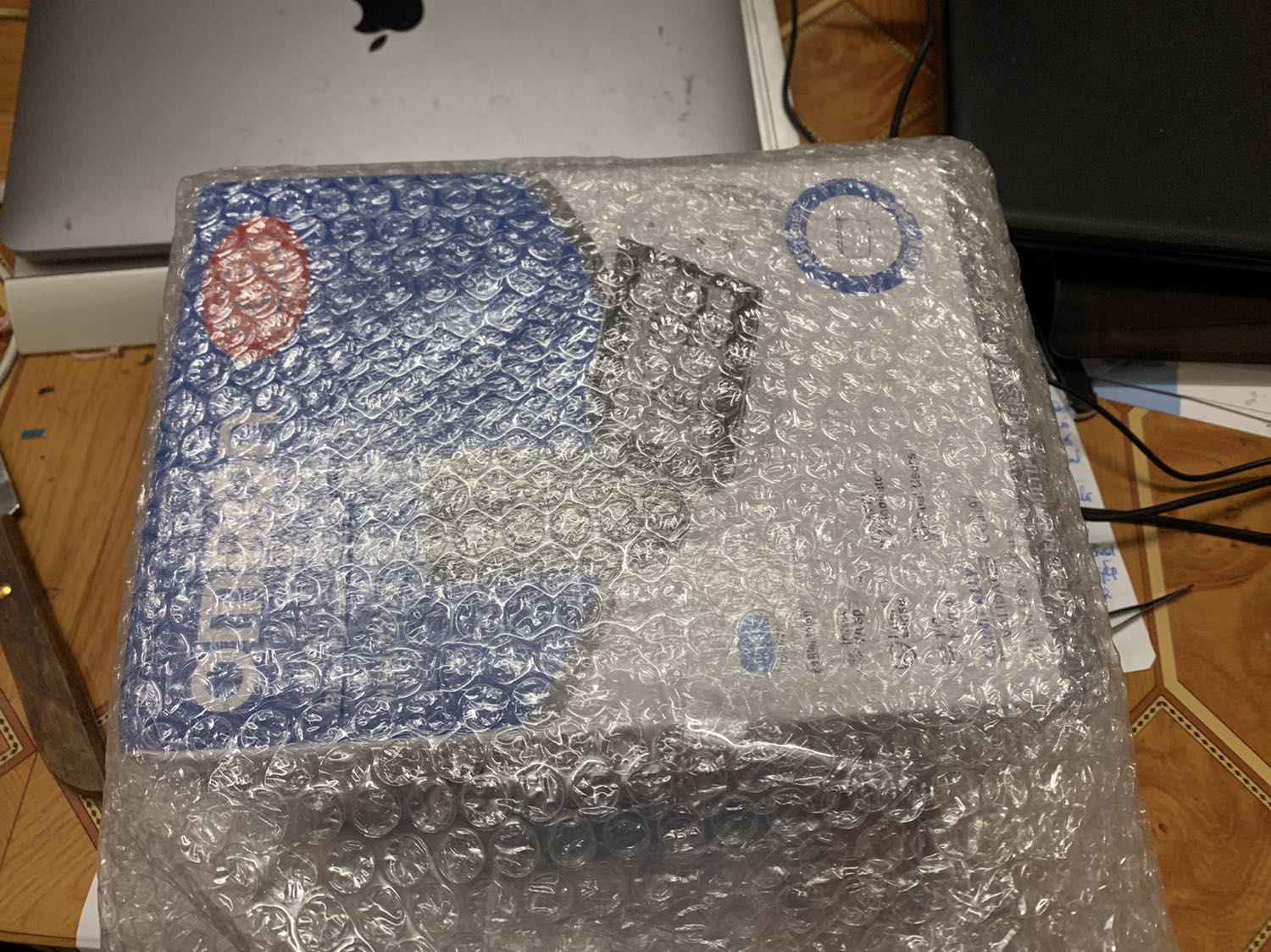 Sản phẩm giống như quảng cáo, còn chất lượng mới sử dụng được một ngày chờ thời gian.