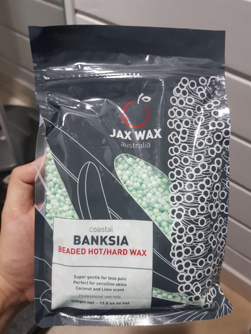 sáp mềm, phết xong phải đợi tầm 5-10 giây mới giật được. Kéo lên được cả cục nang to màu trắng. Ai mới biết wax thì nên cân nhắc mua loại khô nhanh hơn chút thì làm dễ hơn. Sáp dịu da, không bị nóng rát gì cả. Mùi  rất thơm nữa sáp mềm, phết xong phải đợi tầm 5-10 giây mới giật được. Kéo lên được cả cục nang to màu trắng. Ai mới biết wax thì nên cân nhắc mua loại khô nhanh hơn chút thì làm dễ hơn. Sáp dịu da, không bị nóng rát gì cả. Mùi  rất thơm nữa