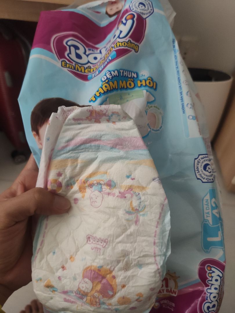 Bobby thì miễn bàn rồi, tả thoáng mát, ko bị hăm, bé nhà mình mặc từ lúc sơ sinh tới giờ.