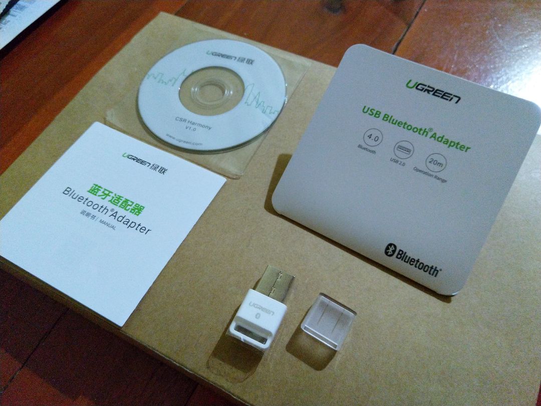 1. Đóng gói + giao hàng của Tiki: vẫn Ok như mọi lần.
2. Sản phẩm đặt màu đen nhưng giao màu trắng, cũng không phải vấn đề gì lắm. Nhỏ gọn, kèm driver disc (Win 10 cắm nhận luôn không cần cài đặt) + manual. Kết nối với Loa Anker Soundcore mini rất ok, ổn định.