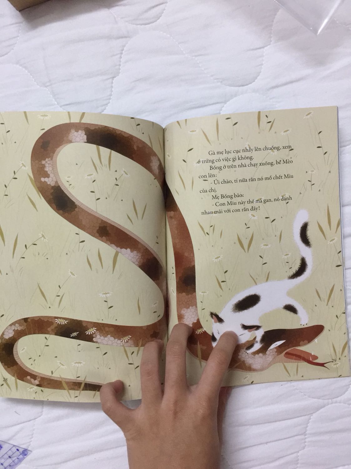 Truyện ngắn nên đọc nhanh hết lắm. Giấy trắng nên đọc có vẻ hơi mỏi mắt nhưng mà cũng ok. Ko sao cả