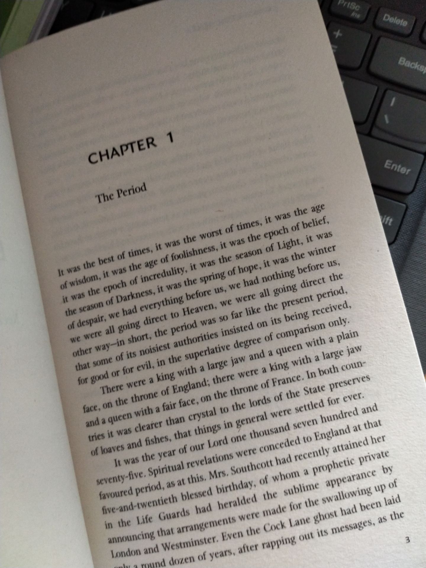 sách đẹp, có điều lúc mua vội quá không để ý nên không biết nó là bản tiếng Anh T_T