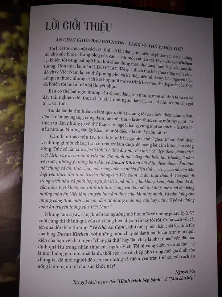 #Về_nhà_ăn_cơm 
Vừa đón bạn này về với Tủ Sách Miễn Phí của mình ?
Yêu ngay từ cái nhìn đầu tiên. Mới đọc lướt qua đã thích lắm luôn rồi ạ ❤?
Dành thời gian chụp lại ngay để khoe với mọi người đây ạ ?
Rất xứng đáng ở trong tủ sách mỗi nhà nhé ạ ? Các mẹ và các chị em không nên bỏ qua nha ?
Các bạn gần mình thì có thể đến #Tủ_Sách_Miễn_Phí của mình mượn đọc tham khảo nha ?? 
Mình tin các bạn sẽ muốn mua ngay một cuốn cho riêng nhà bạn và có khi còn muốn mua thêm để tặng cho những người thân yêu đó ạ ??
(Mình đã mua 2 cuốn, rất vui là 1 cuốn có chữ ký của tác giả nữa nè ?)
Cảm ơn em Đức Văn Nguyễn ?
Em không chỉ chia sẻ rất cẩn thận công thức từng món ăn, và một số kiến thức cơ bản về thực phẩm... mà còn như là đang được nghe em kể chuyện nữa ấy. Thấy nhẹ nhàng và an yên ❤? #Về_nhà_ăn_cơm 
Vừa đón bạn này về với Tủ Sách Miễn Phí của mình ?
Yêu ngay từ cái nhìn đầu tiên. Mới đọc lướt qua đã thích lắm luôn rồi ạ ❤?
Dành thời gian chụp lại ngay để khoe với mọi người đây ạ ?
Rất xứng đáng ở trong tủ sách mỗi nhà nhé ạ ? Các mẹ và các chị em không nên bỏ qua nha ?
Các bạn gần mình thì có thể đến #Tủ_Sách_Miễn_Phí của mình mượn đọc tham khảo nha ?? 
Mình tin các bạn sẽ muốn mua ngay một cuốn cho riêng nhà bạn và có khi còn muốn mua thêm để tặng cho những người thân yêu đó ạ ??
(Mình đã mua 2 cuốn, rất vui là 1 cuốn có chữ ký của tác giả nữa nè ?)
Cảm ơn em Đức Văn Nguyễn ?
Em không chỉ chia sẻ rất cẩn thận công thức từng món ăn, và một số kiến thức cơ bản về thực phẩm... mà còn như là đang được nghe em kể chuyện nữa ấy. Thấy nhẹ nhàng và an yên ❤?