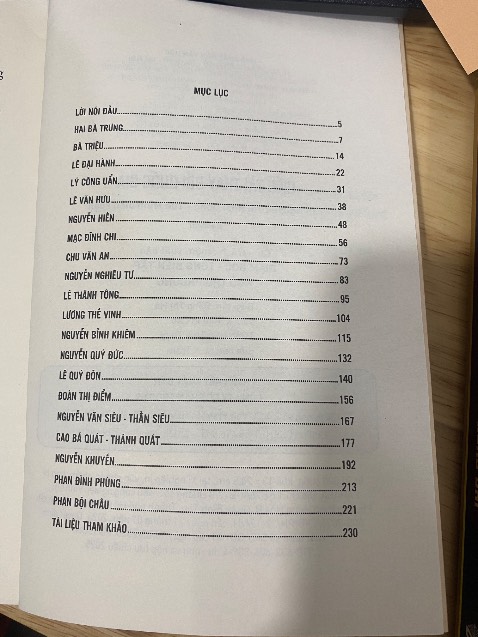Nội dung bổ ích, chất lượng giấy, in ấn ổn.
Quyển Hiền Tài Thay Đổi Quốc Gia trình bày hơi ít danh nhân.
