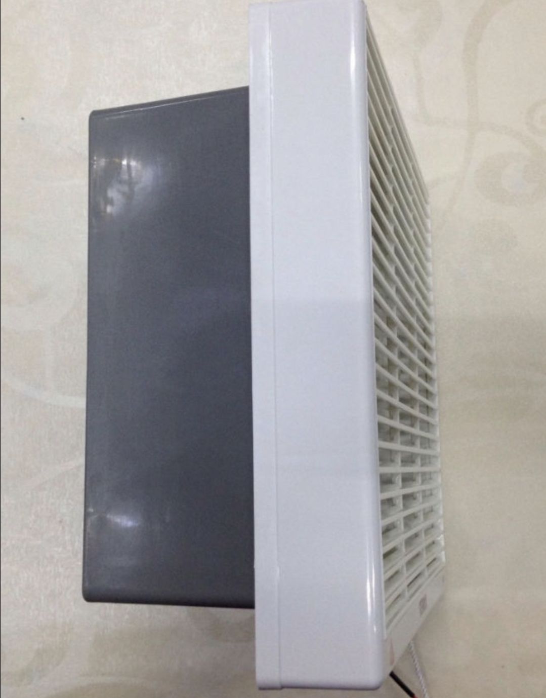 sản phẩm ok, giao hàng nhanh và an toàn, kích thước lỗ âm tường là 25x25cm các bạn lưu ý nhé, quạt dễ dàng tháo lắp vệ sinh, động cơ khá mạnh, chạy êm.