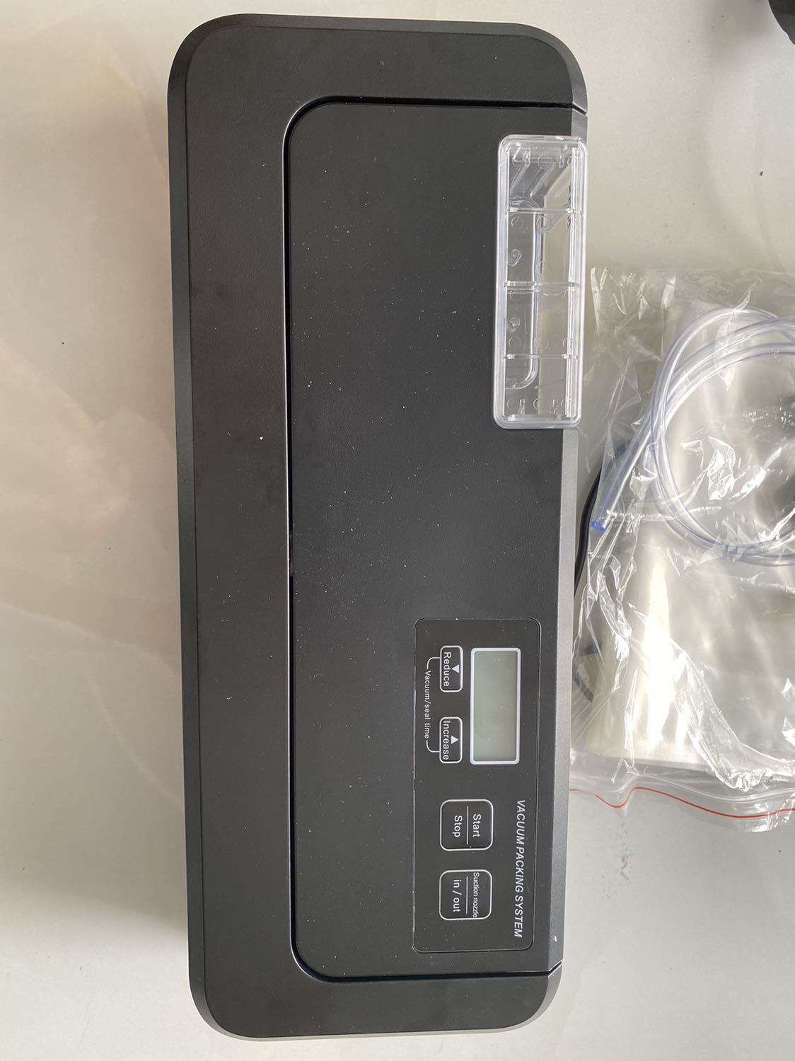 Giao hàng nhanh. Ép miệng túi khá tốt. Sản phẩm ổn. Khi đầu rút hơi thụt vào và đóng miệng túi thì mình thấy chưa hút hoàn toàn hơi. Giao hàng nhanh. Ép miệng túi khá tốt. Sản phẩm ổn. Khi đầu rút hơi thụt vào và đóng miệng túi thì mình thấy chưa hút hoàn toàn hơi.