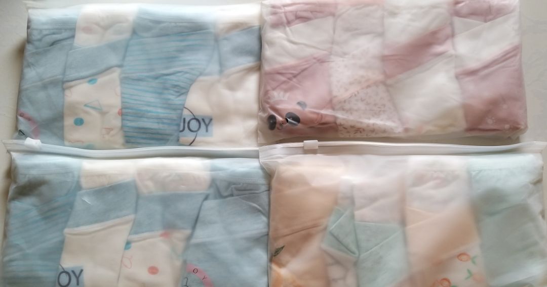 có nhầm ko vậy? cố tình đặt 4 set 4 màu. mà giờ giao trùng màu 2 set? (ko giao xám, chỉ giao xanh). đã vậy giao ko đúng size. đặt 4 set 2XL, giao 3 set 2XL, set còn lại dán đè 2XL lên (xé ra là XL, size số là 170/100 chứ ko phải 175/105). Shop buôn bán vầy là hữu tình hay vô ý? Lần 1 mua ok, nên quay, ai dè lần 2 mua là quay xe luôn 😔😔😔