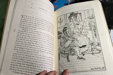 Sách giao đúng thời hạn, bìa đẹp, chất lượng sách tốt, dù khâu đóng gói của tiki chưa tốt lắm nhưng không ảnh hưởng gì nhiều đến sách bên trong. Nội dung thì mình chưa đọc hết nên chưa dám review nhưng qua những phần đã đọc thì thấy cách viết truyện của tác giả rất cuốn, miêu tả rất chân thật những suy nghĩ và định kiến của xã hội đương thời, đọc truyện mà khoái nữ chính cực luôn. Nói chung mọi người nên sắm 1 cuốn, không tiếc tiền đâu.