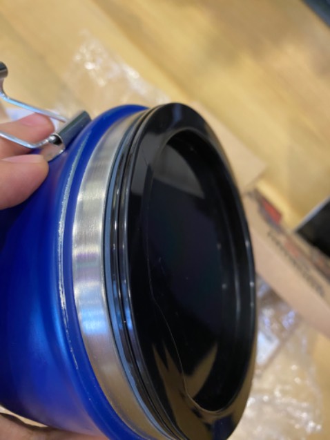 Hàng cũ đóng gói sơ sài trầy nát. Cần trả hàng.