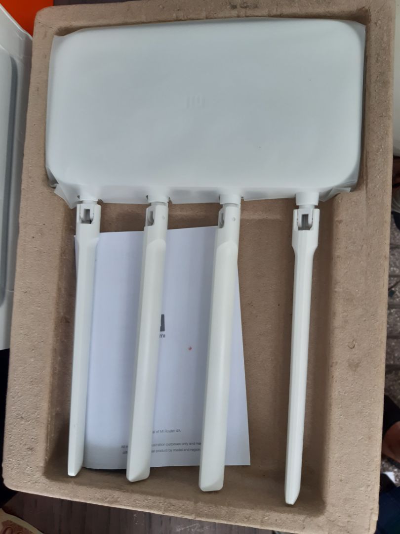 Giao hàng nhanh, Đẹp, chạy 2.4G và 5G khá tốt. kết nối không dây chạy phà phà.