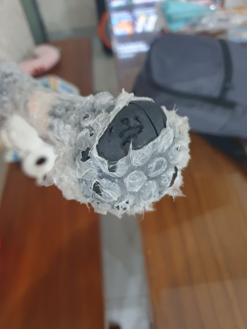 sản phẩm trầy xướt rất nhiều,bao bị rách, không hài lòng về chất lượng sản phẩm,  không muốn mở gói khi thấy bên ngoài như thế này sản phẩm trầy xướt rất nhiều,bao bị rách, không hài lòng về chất lượng sản phẩm,  không muốn mở gói khi thấy bên ngoài như thế này