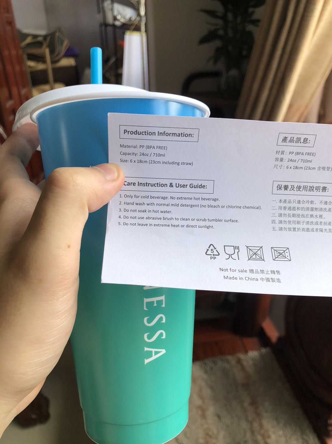 Hồi trước mình cũng dùng sản phẩm cũng hãng này rồi thấy rất ok, giờ có phiên bản mới cũng rất nhiệt tình ủng hộ. Sản phẩm có hương thơm hoa quả nhè nhẹ, kết cấu sản phẩm lỏng trắng đục thấm nhanh trên da. Thành phần còn giúp dưỡng da, giúp kiềm dầu tầm 4-5 tiếng đồng hồ phù hợp với da dầu. Mọi người có thể mua để trải nghiệm sản phẩm nha