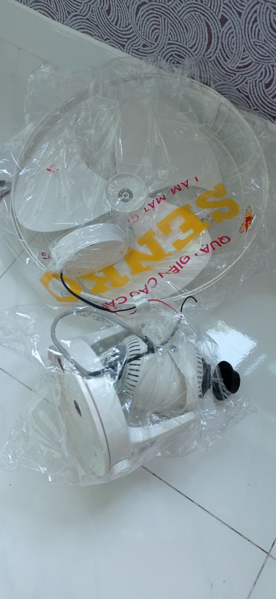 Chưa gắn quạt luôn vì cái dây quá ngắn ko biết làm sao gắn vô ổ điện. Nhưng Senko thì xài rồi khá ổn và tiết kiệm điện.