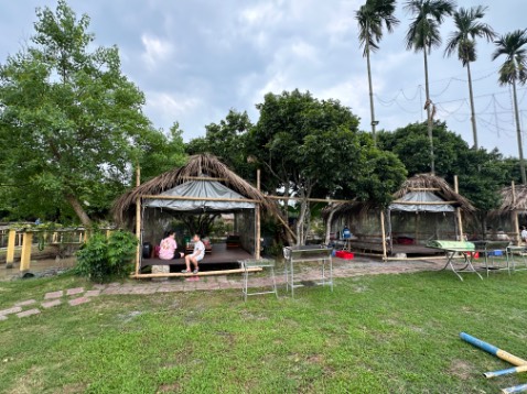 OK. Bút đều chữ đẹp nhưng hơi đậm vì ngòi to.