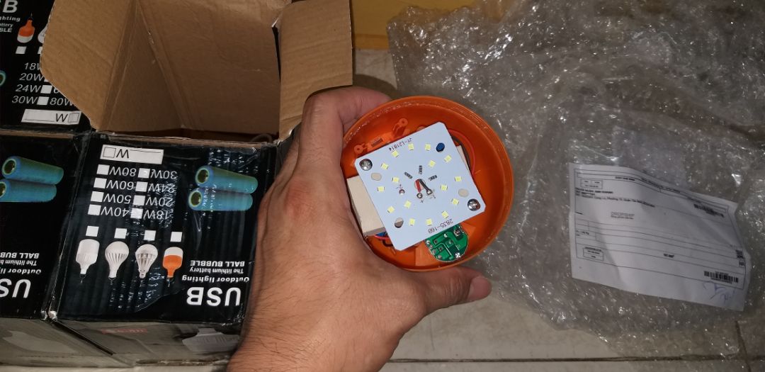 Hàng gửi không đúng!! 50 led mà giữ có 16 led!! giao hàng nhanh!! Bóng den thì nhỏ bằng nắp bình thủy ,cảm thấy bị lừa Hàng gửi không đúng!! 50 led mà giữ có 16 led!! giao hàng nhanh!! Bóng den thì nhỏ bằng nắp bình thủy ,cảm thấy bị lừa
