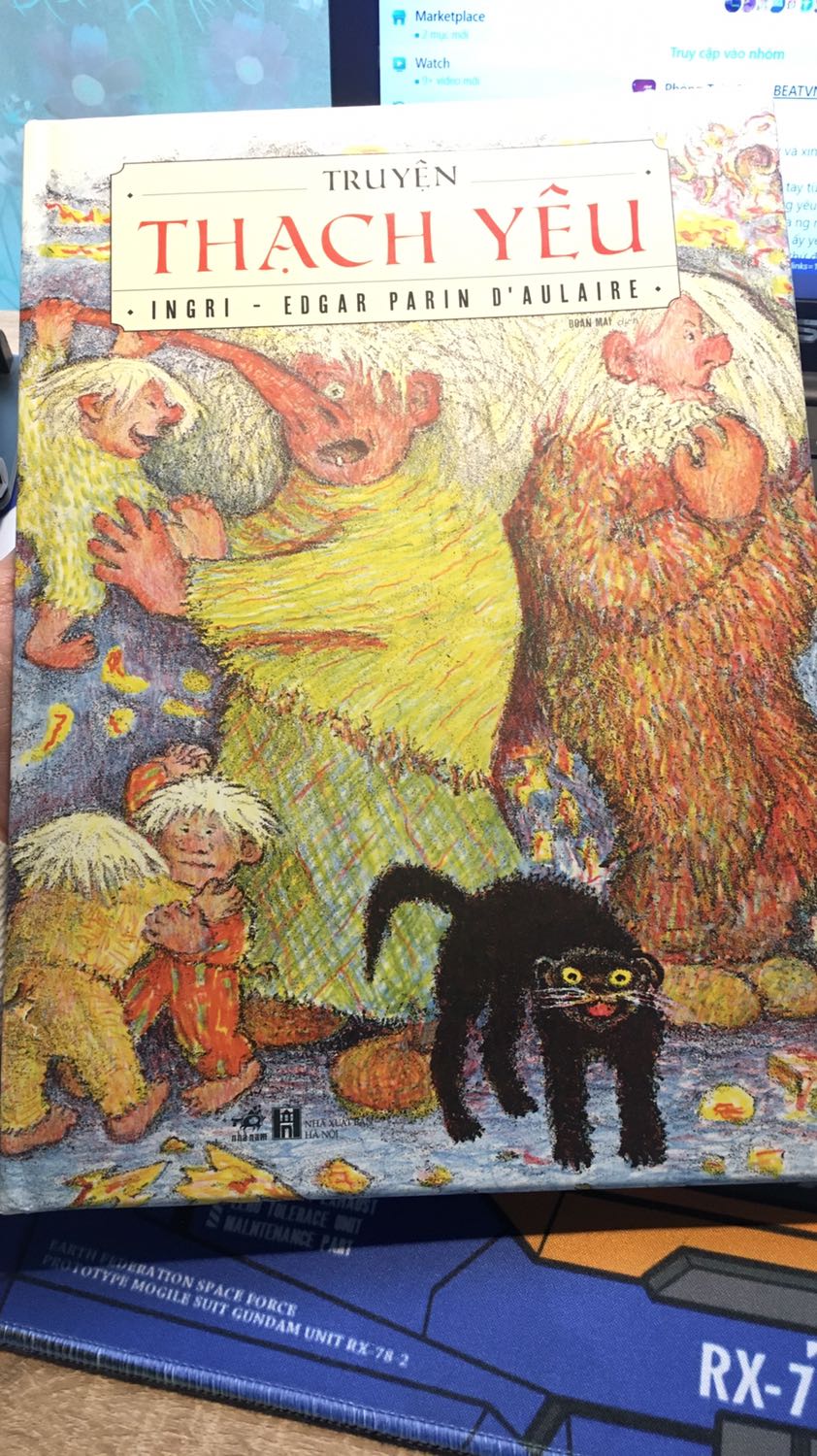 Quyển này mỏng hơn quyển Những vị thần bắc âu, cũng k đẹp bằng nữa, nhưng mua với giá sale thì cũng tạm ổn