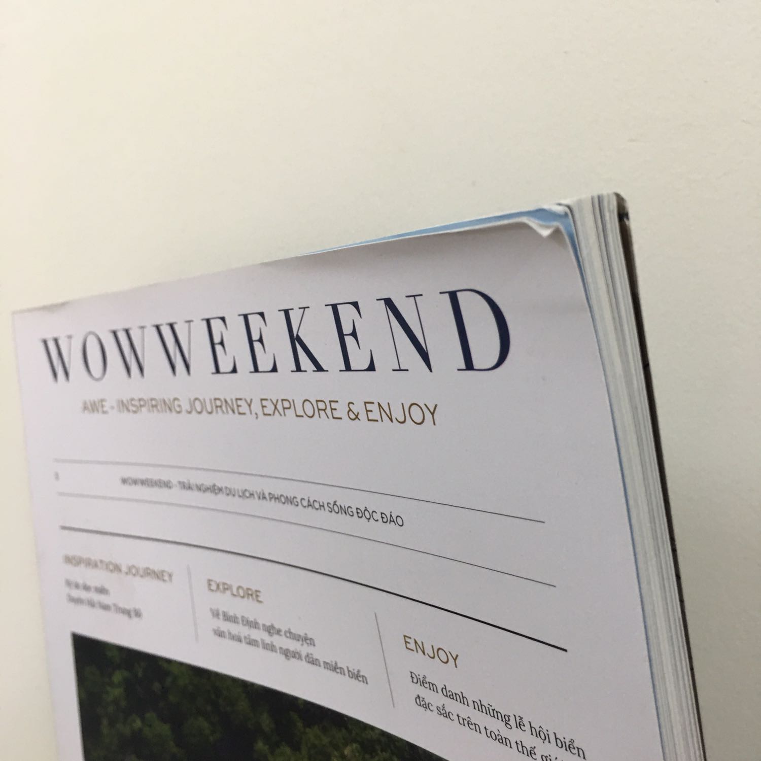 Về quy cách đóng gói, mình nghĩ nên được gia cố lớp chống sốc. 
Về nội dung, mình cảm thấy chưa thật sự ấn tượng. Theo mình nội dung cần cải thiện thêm vì khi đã mua tạp chí, ảnh đẹp thôi là chưa đủ, độc giả vẫn là người đọc nội dung và họ cần những câu chuyện, trải nghiệm sâu sắc hơn. 
Bù lại thì ảnh đẹp. 
Tổng thể, tạp chí giống photo-book hơn là magazine.