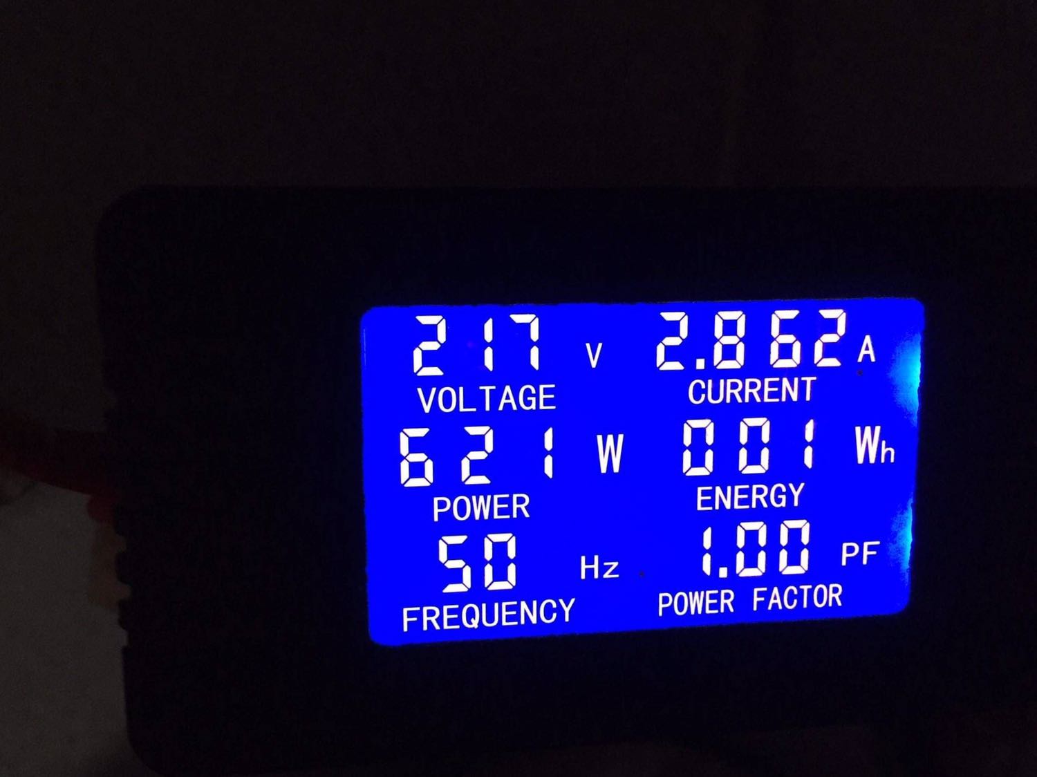 Giao hàng nhanh,
Về bình thủy trên Thông tin quảng cáo là 700w nhưng sự thật là tầm 630w..đun đầy bình 4,5l rất lâu sôi tầm 25-30 phút!
Chế độ chờ quá 85 độ C rất hao điện có lúc lên tới 65w!
Nấu 4,5l và để chờ trong 1 ngày hết 1kw điện..quá hao điện?
Nếu được cho tôi trả lại bình thủy này.