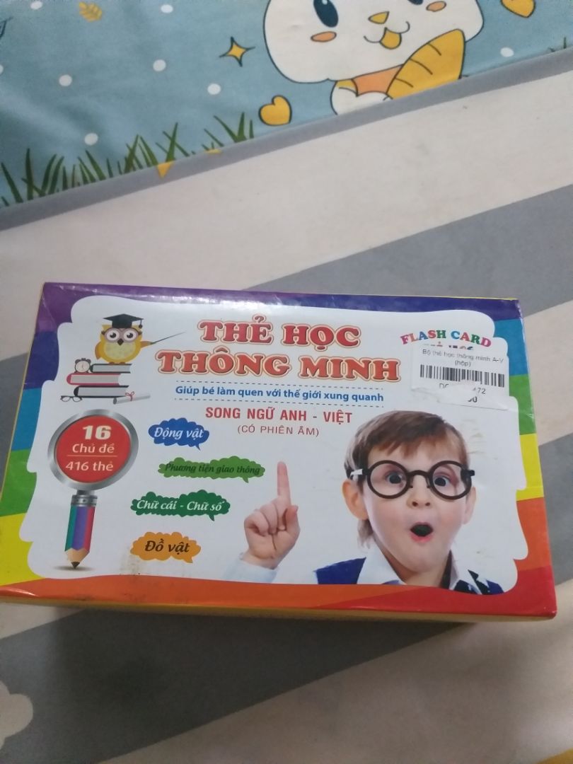 sản phẩm đẹp, nhưng chất liệu giấy hơi mềm, nhân viên giao hàng quá tệ, dịch dã người ta đã tránh tiếp xúc gần nên mình mua hàng thanh toán online cho tiện,  vậy mà khi mình yêu cầu nhân viên đặt hàng trước cổng nhà thì nhân viên giao hàng không xuống xe đặt hàng nhẹ nhàng mà ngồi luôn trên xe quăng gói hàng xuống cổng cho cái phịch rồi rồ ga đi, lỡ may người ta mua đồ dễ vỡ thì sao, mình nua hàng tiki rất nhiều lần, lần nào cũng ưng ý nhân viên giao hàng, còn lần này thì nhân viên quá tệ