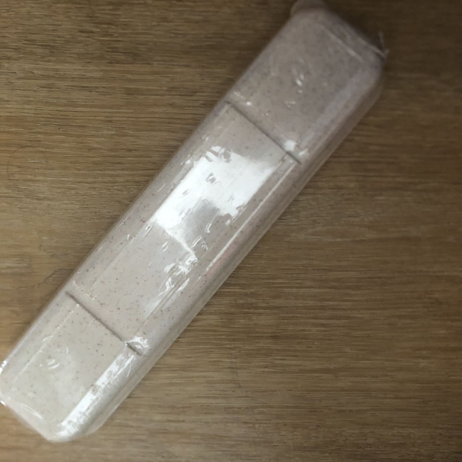 Mình chưa khui, do hộp bị bể, có thể chất lượng ống hút ổn nhưng sao nỡ giao hàng không trọn vẹn nguyên bản.