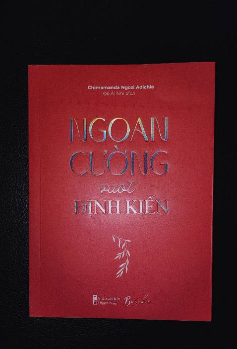 Sách hơi bụi nhưng ko bị cấn góc như những lần trước nữa. Khá là ưng