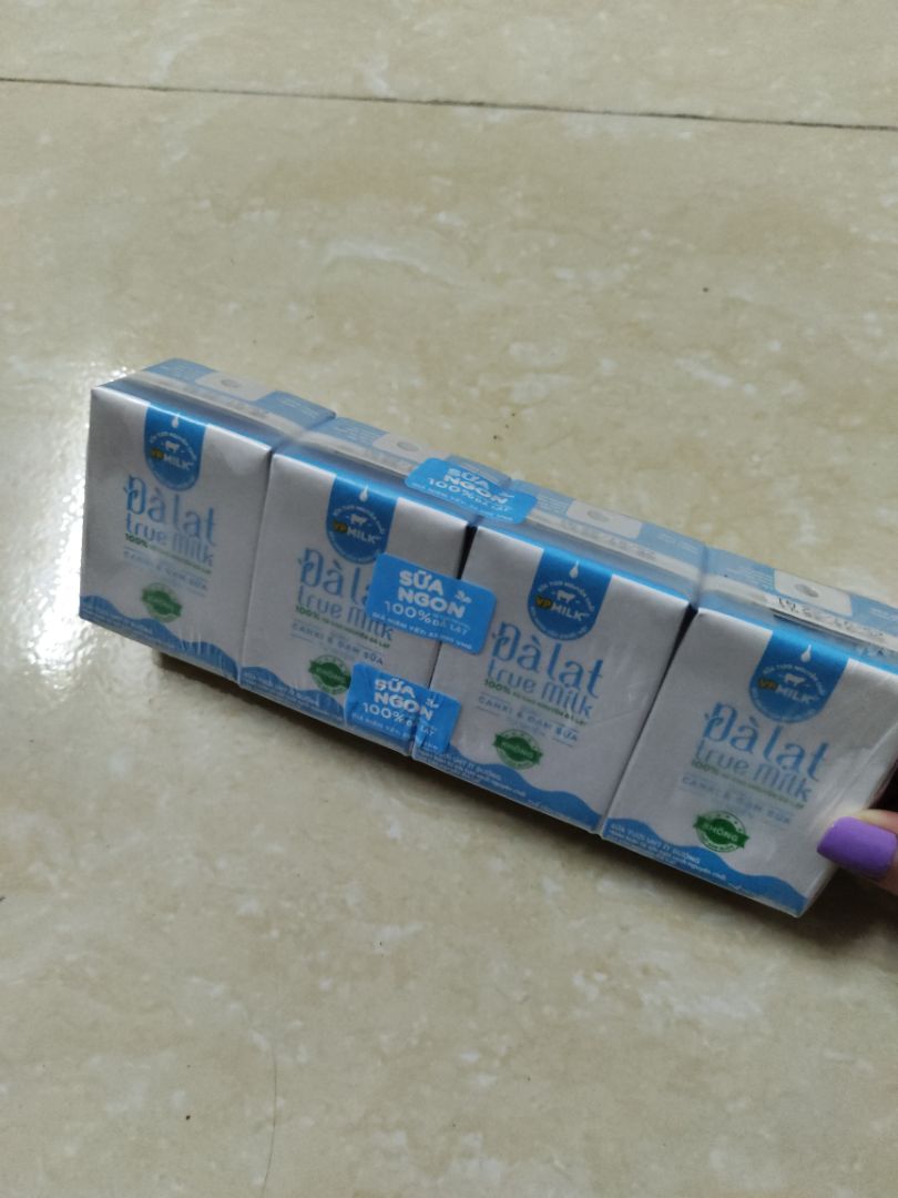 Sữa uống ngon hơn vinamilk, hộp 110ml hơi nhỏ nhưng dùng uống ngày 3 bữa khá hợp lý. Shop đóng gói cẩn thận, gia hàng mất 4 ngày ra Hà Nội. Sữa uống ngon hơn vinamilk, hộp 110ml hơi nhỏ nhưng dùng uống ngày 3 bữa khá hợp lý. Shop đóng gói cẩn thận, gia hàng mất 4 ngày ra Hà Nội.
