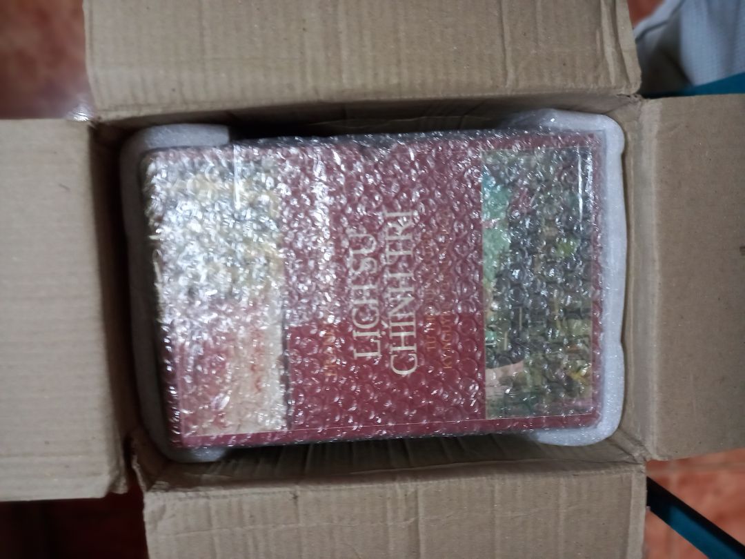 Đây là lần thứ hai mua sách của Trạm Đọc. Rất hài lòng : sách còn mới nguyên, đóng gói rất cẩn thận (xem hình) ; giá lại rất cạnh tranh.  Giao hàng nhanh. Cảm ơn Trạm Đọc và Tiki đã phối hợp để đem bộ sách giá trị đến độc giả. Sẽ tiếp tục ủng hộ nhà sách.