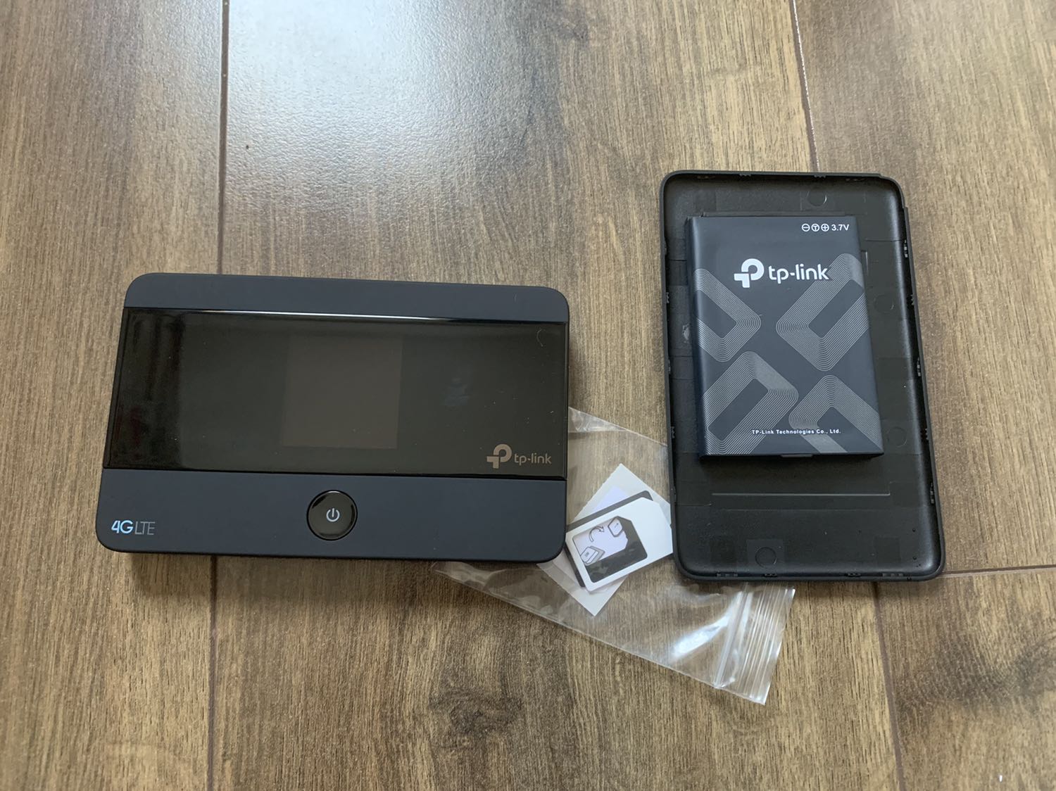 Đã nhận thiết bị. Kiểu dáng khá bắt mắt. Giao hàng nhanh. Thấy phần mềm quản lý thiết bị cũng dễ sử dụng & thân thiện. Để dùng một thời gian xem có kết nối ổn định không Đã nhận thiết bị. Kiểu dáng khá bắt mắt. Giao hàng nhanh. Thấy phần mềm quản lý thiết bị cũng dễ sử dụng & thân thiện. Để dùng một thời gian xem có kết nối ổn định không