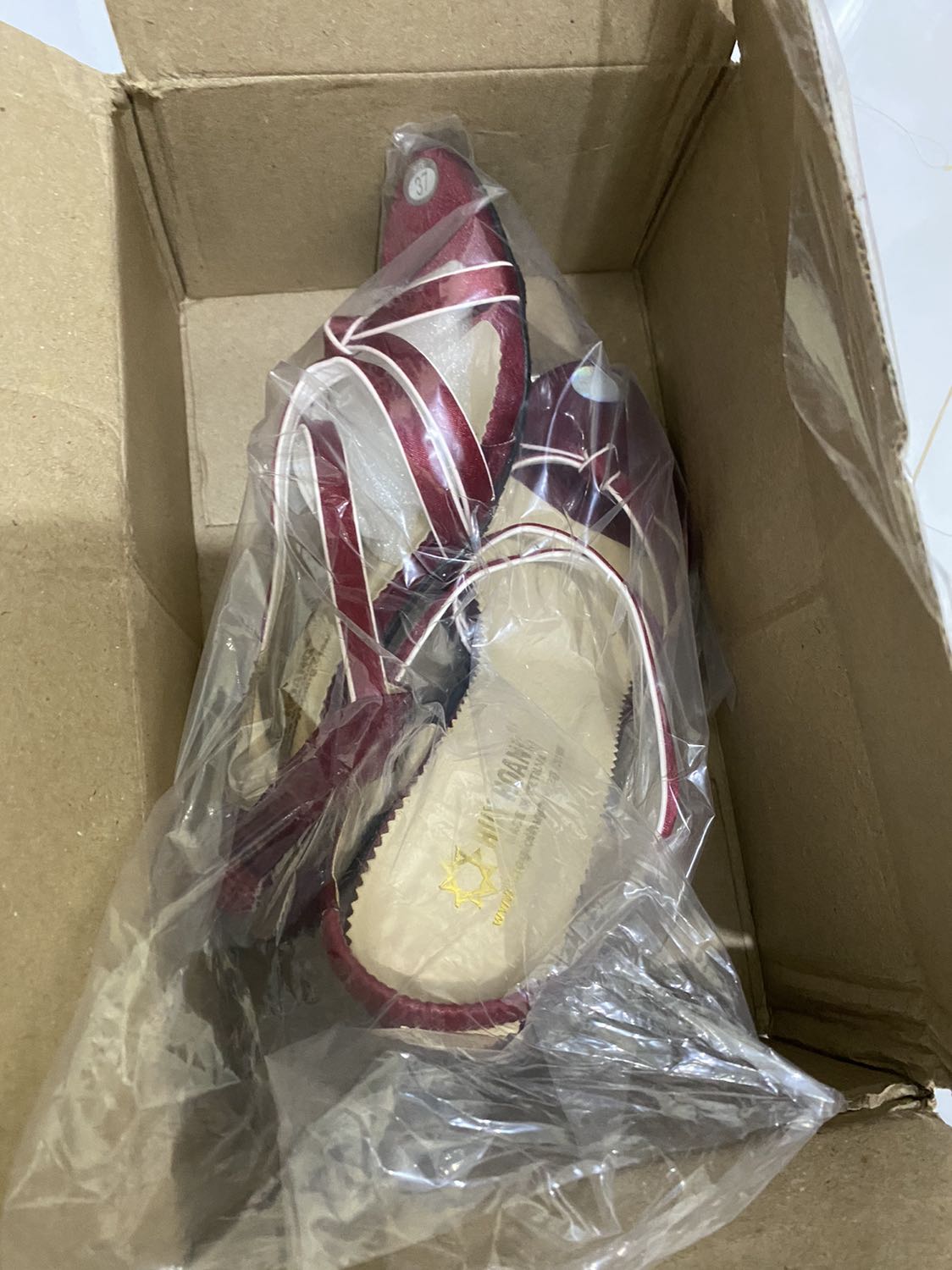 Sp đẹp mà size bị nhỏ. Shop nhiệt tình hướng dẫn đổi trả. 
Cám ơn shop