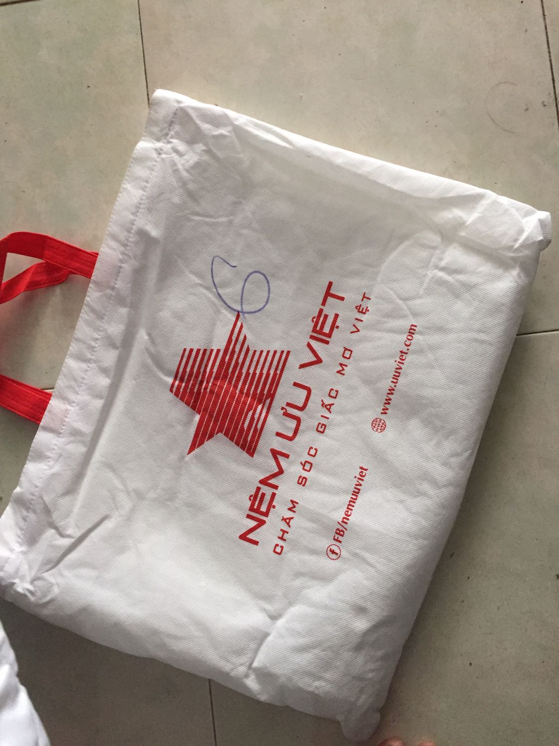 Hơi lo khi đặt sản phẩm nhưng khi nhận được hàng của tiki trading thấy quá đẹp sản phẩm vải khá tốt, sản phẩm  mang tên ưu Việt khá mềm êm, đóng gói kĩ 
Sẽ ủng hộ thêm nữa Hơi lo khi đặt sản phẩm nhưng khi nhận được hàng của tiki trading thấy quá đẹp sản phẩm vải khá tốt, sản phẩm  mang tên ưu Việt khá mềm êm, đóng gói kĩ 
Sẽ ủng hộ thêm nữa