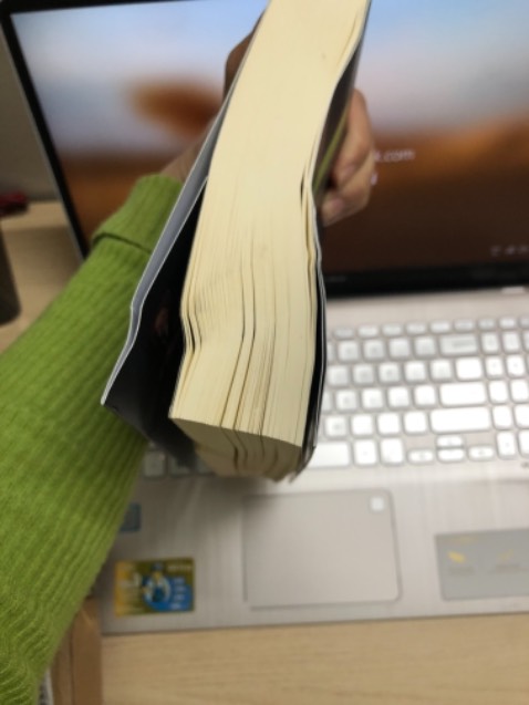 Hic háo hức, chờ đợi cuối cùng nhận đc nó như thế này đây. Ko biết do khâu vận chuyển hay từ lúc xuất kho. Có 1 góp ý nhỏ Shop nên thêm lớp mũ nhựa nhựa bong bóng bọc lại để bảo vệ sách an toàn hơn. Tránh được những phàn nàn đáng tiếc kế tiếp.