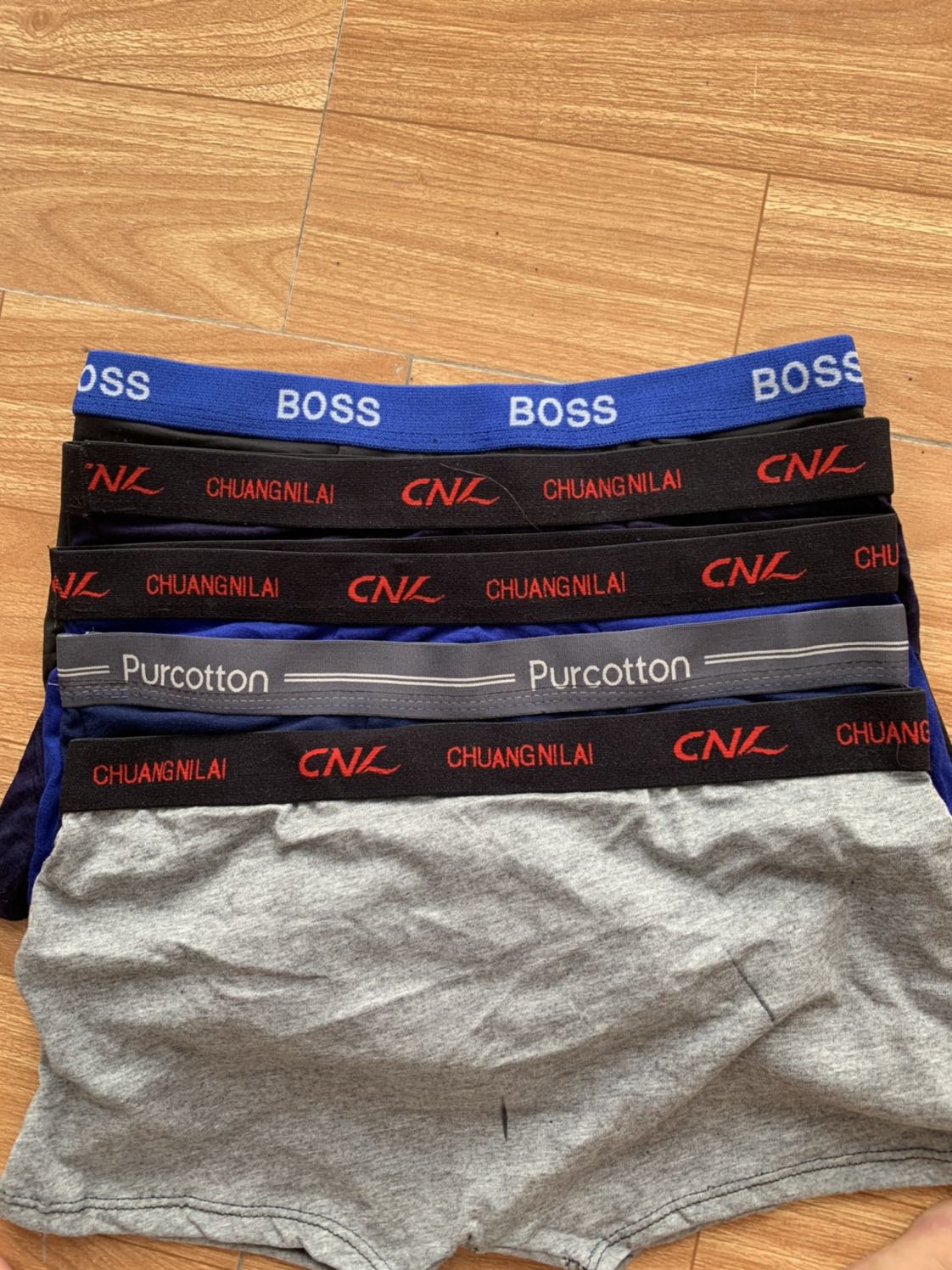 Hình đăng 1 kiểu gửi về một kiểu 
Treo đầu dê bán thịt lợn
Tiki nên xem lại cách quản lý các nhà bán hàng 
Biết là Tiền nào của đấy đó là chuyện thường tình
Nhưng đây là câu chuyện bán hàng không có tâm