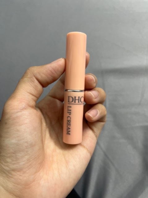 Giá cũng giống với một số nhà bán khác, hàng đúng chính hãng thì cũng ko có gì phải bàn. Dưỡng ẩm tốt