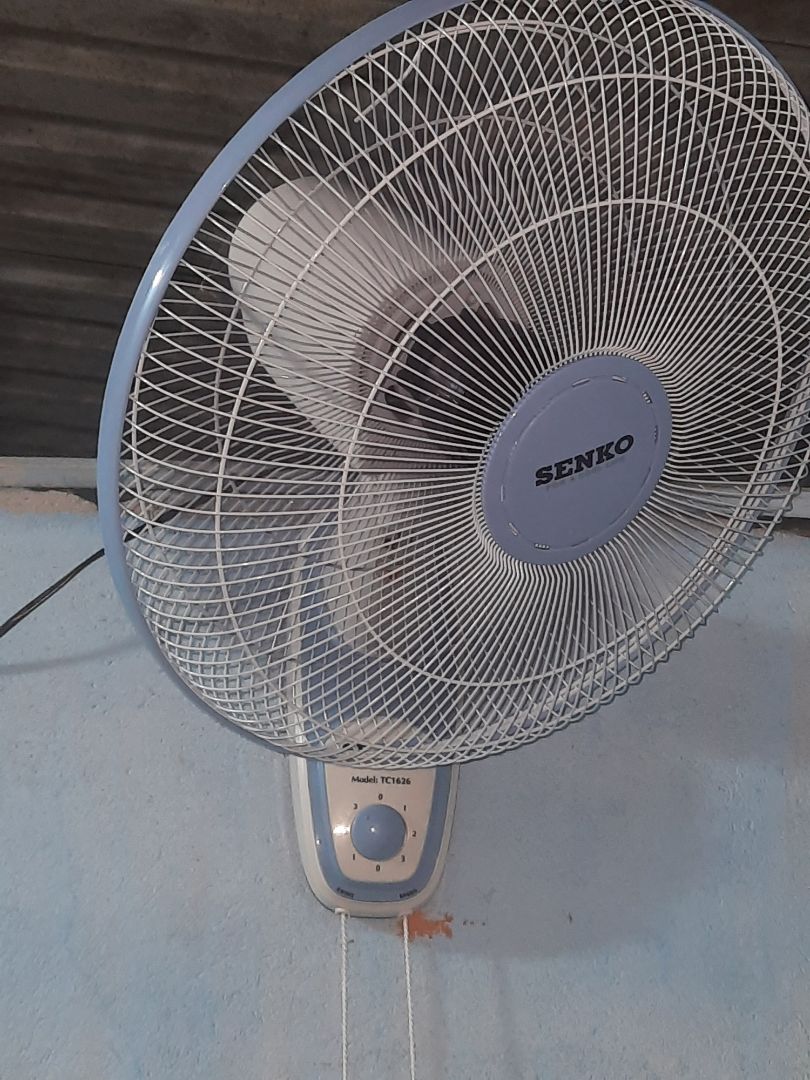 quạt đẹp. hiệu Senko thì khỏi bàn bền. giao hàng nhanh ko bể ko trầy. dễ lắp ráp. hành 9 hãng giấy bảo hành đầy đủ. l love tiki? quạt đẹp. hiệu Senko thì khỏi bàn bền. giao hàng nhanh ko bể ko trầy. dễ lắp ráp. hành 9 hãng giấy bảo hành đầy đủ. l love tiki?