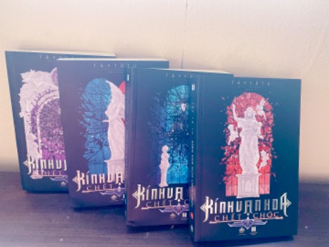 Đầu tiên là sách giao về còn nguyên vẹn, không móp hay cuốn góc. Sách cầm chắc tay, bìa đẹp. Sau nữa là nội dung, phải nói là okla luôn, truyện thứ 2 của Tây Tử Tự mà tui mua, mua cùng lượt với Bức họa múa rối xương. Về kinh dị thì truyện này sợ hơn, có hài hước nhưng cũng có buồn, nói chung là tùy vào cảm nhận của người đọc. Nhưng cá nhân tui nghĩ là đọc không hối hận đâu!

Shipper dễ thương, nhiệt tình, mối quen nên giao mình nhanh lắm! Nói chuyện cũng vui vẻ vui vẻ nữa!