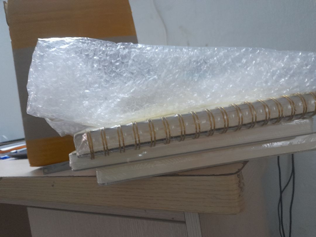 gói kỹ, giao nhanh, nhìn qua không thấy sổ bị trầy xước chút nào