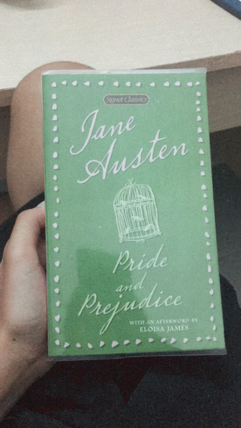 Giao nhanh, sách tốt. Giấy sách là kiểu vàng hơi cũ cũ chắc tại chất liệu nhưng ko hại mắt và ổn với mình. Sách vừa tay cầm nên có thể nằm đọc mà ko bị mỏi. Kích thước nhỏ có thể đem đi mọi nơi và dù có nằm đọc ngủ gật rớt xuống mặt cũng ko tổn hại nhan sắc quá nhiều. Tiki care lần này tốt đối với mình.