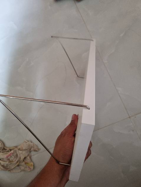 Gỗ rất dày, cầm nặng tay. Shop rất chu đáo khi gởi cả tắt kê, vít và cả đinh 4 chân luôn. Kệ gắn lên tường rất chắc chắn, đẹp. Hàng shop gói rất kĩ Gỗ rất dày, cầm nặng tay. Shop rất chu đáo khi gởi cả tắt kê, vít và cả đinh 4 chân luôn. Kệ gắn lên tường rất chắc chắn, đẹp. Hàng shop gói rất kĩ