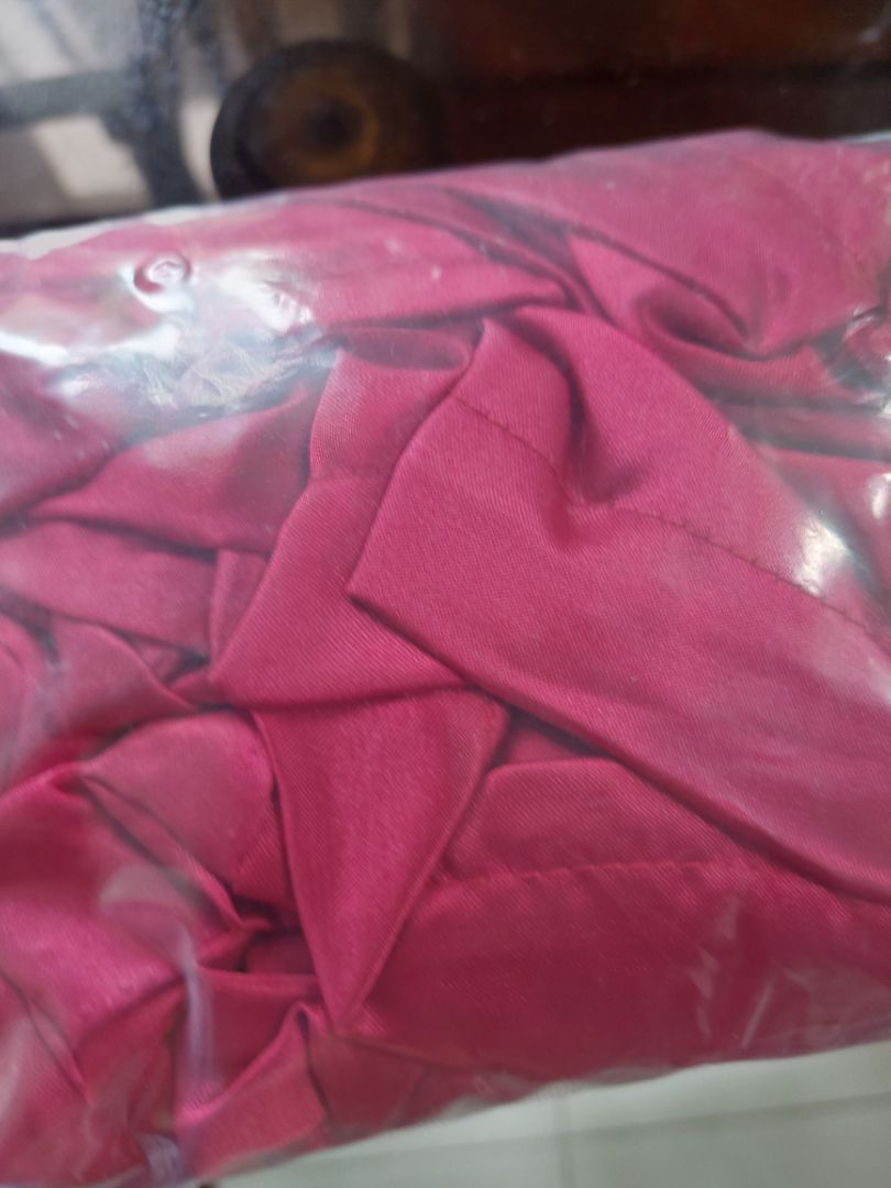 shop làm ăn tàu lau , đặt màu xanh dương mà giao màu đỏ , làm sao dám mua hàng lần nửa