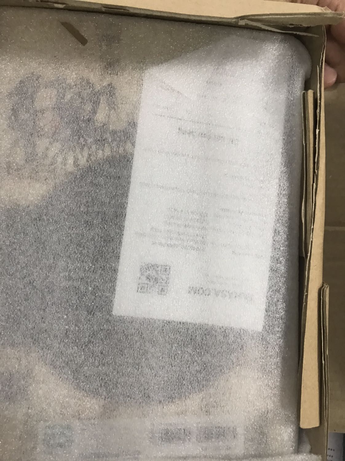 Cực kì hài lòng. Tiki bán. Fahasa đóng gói. Phải nói là rất cẩn thận. Sách nhận về trong tình trạng hoàn hảo. Vì đẹp quá nên mình chưa nỡ bóc ra xem. Mà mình ko hề đăng kí book care. 
Sách hay và đắt tiền nên được chăm sóc kĩ như vậy làm mình thấy khá hài lòng. Cảm ơn Fahasa. Cảm ơn Tiki.