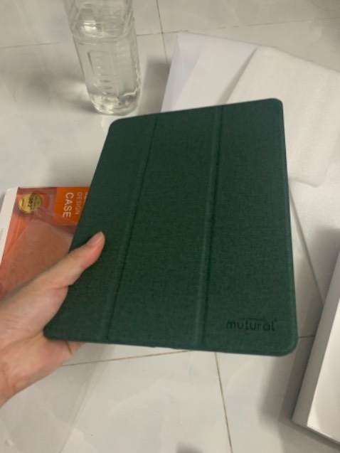 đóng gói cũng ok nhận hàng không bị móp gãy, nắp nam châm hít chặt giúp mở đóng máy